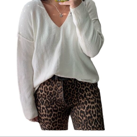 ✨ Forever 21 Slub Knit V-Neck✨ - Picture 6 of 6